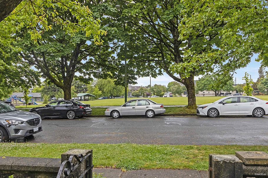 7396 Sherbrooke Street Vancouver, BC - 4