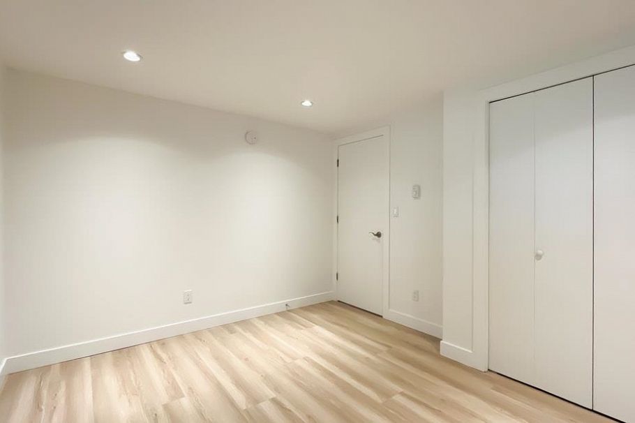 316 W Queens Road North Vancouver, BC - 36