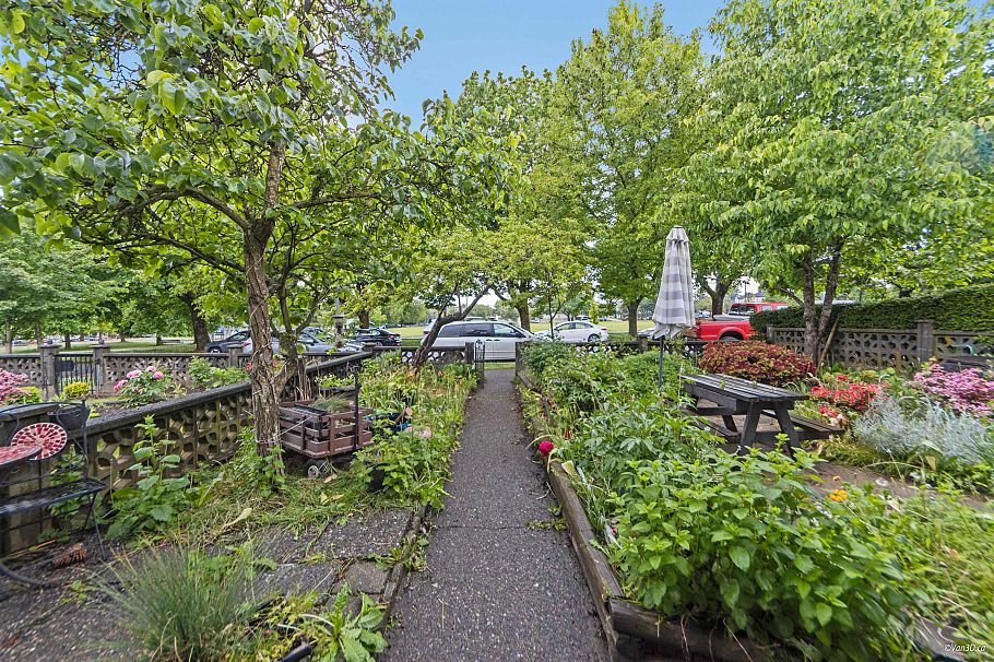 7396 Sherbrooke Street Vancouver, BC - 3