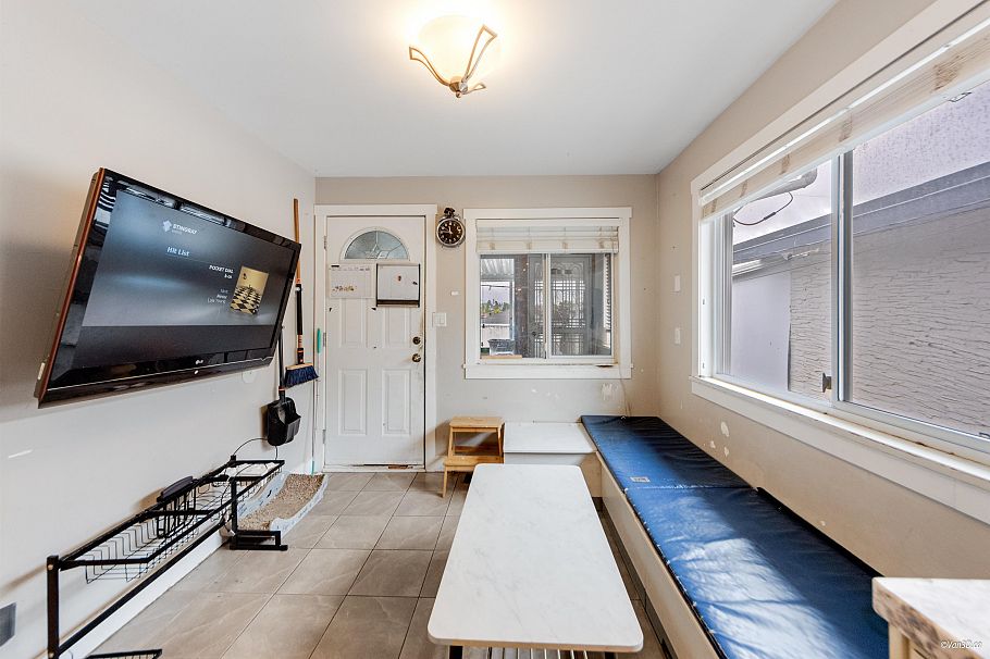 7396 Sherbrooke Street Vancouver, BC - 16