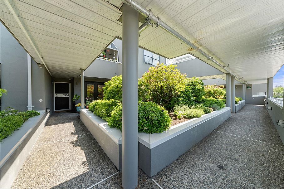 204 3151 Woodbine Drive North Vancouver, BC - 31