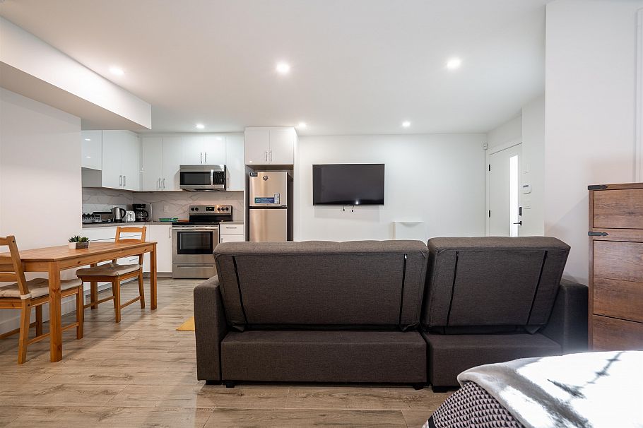 929 Canyon Boulevard North Vancouver, BC - 39