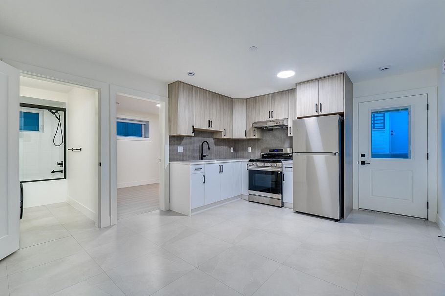 1 2263 E 35th Avenue Vancouver, BC - 23