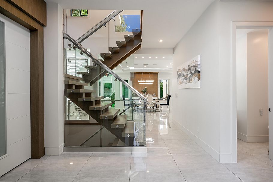 929 Canyon Boulevard North Vancouver, BC - 4