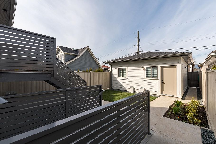 1 2263 E 35th Avenue Vancouver, BC - 30