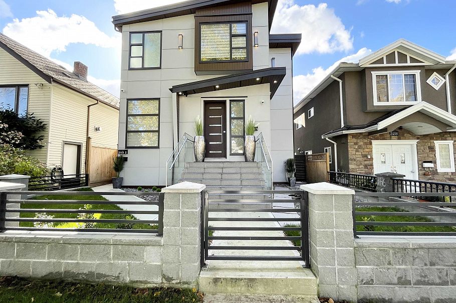 2460 E 19th Avenue Vancouver, BC - 1