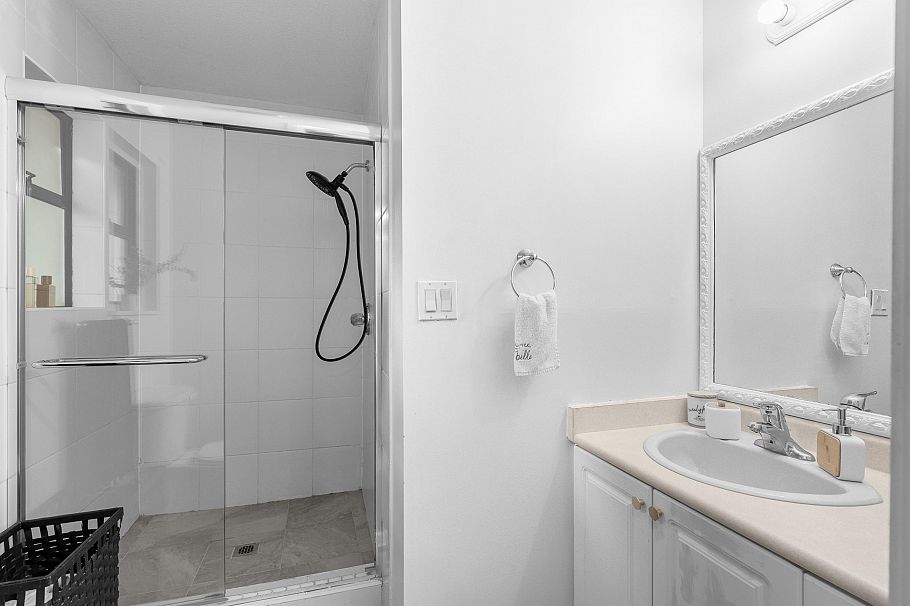 1835 Arborlynn Drive North Vancouver, BC - 30