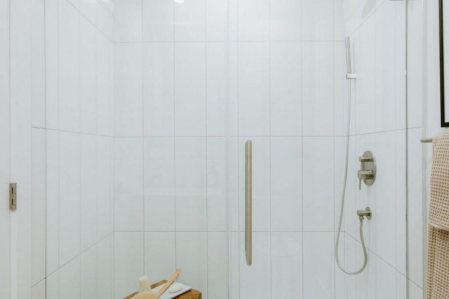 305 3594 Malsum Drive North Vancouver, BC - 9