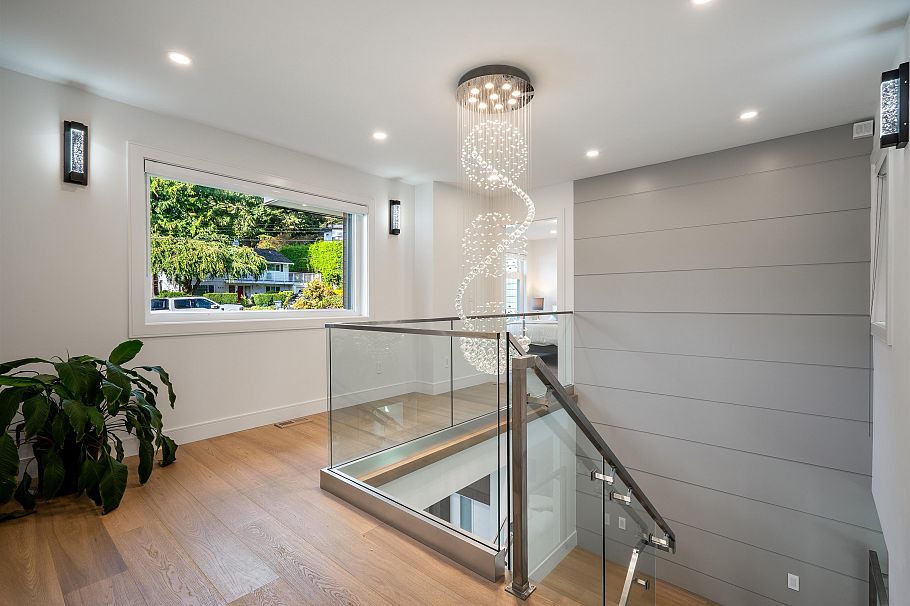 929 Canyon Boulevard North Vancouver, BC - 34