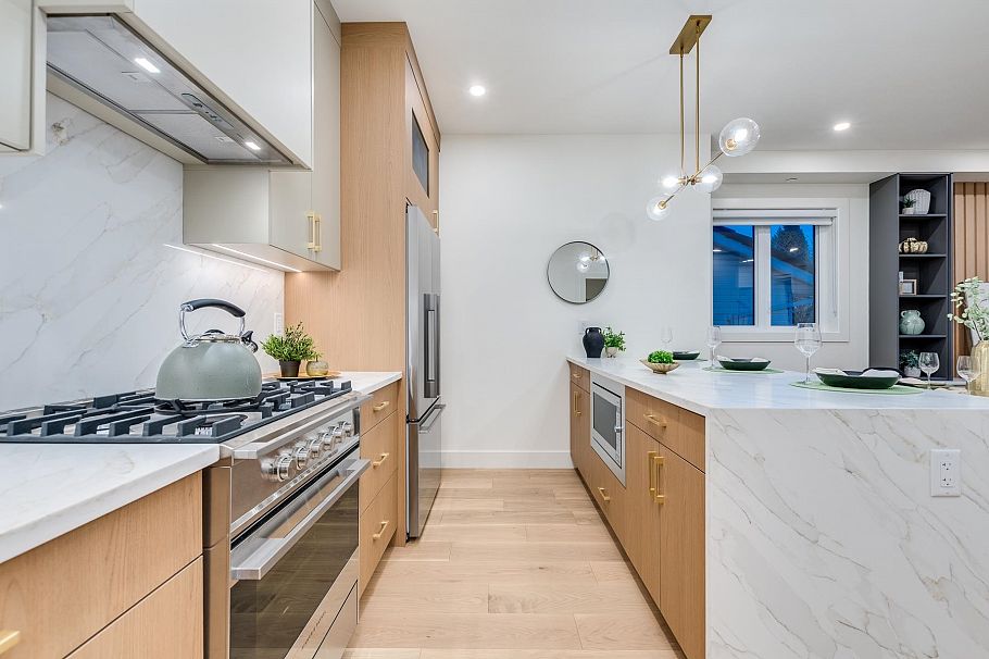 2261 E 35th Avenue Vancouver, BC - 14