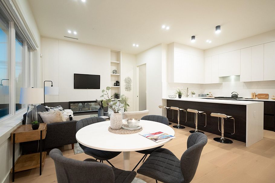 1 773 E 61st Avenue Vancouver, BC - 4