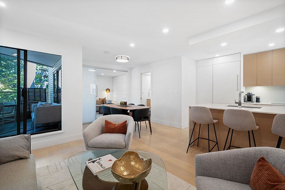 301 1350 Comox Street Vancouver, BC - 4