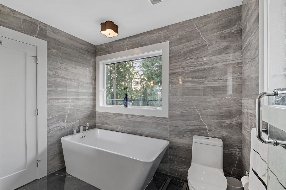 1033 Prospect Avenue North Vancouver, BC - 16