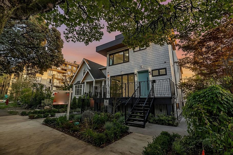 1 2282 E 8th Avenue Vancouver, BC - 36