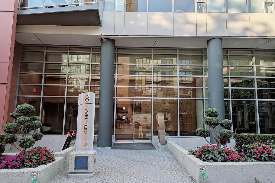 503 8 Smithe Mews Vancouver, BC - 3