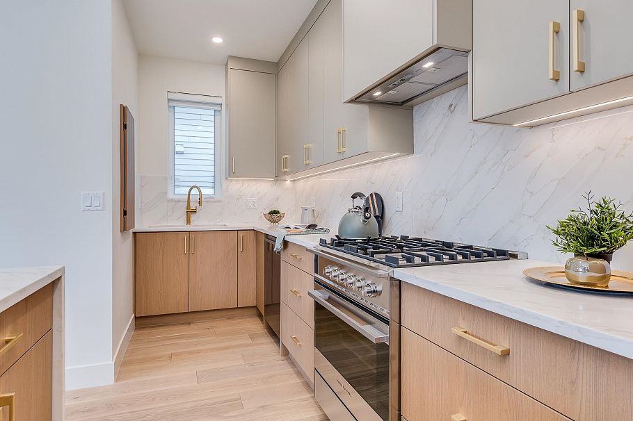 2261 E 35th Avenue Vancouver, BC - 15