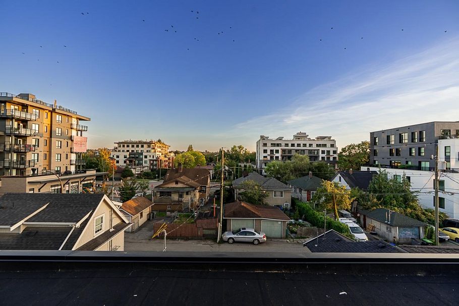 1 2282 E 8th Avenue Vancouver, BC - 28