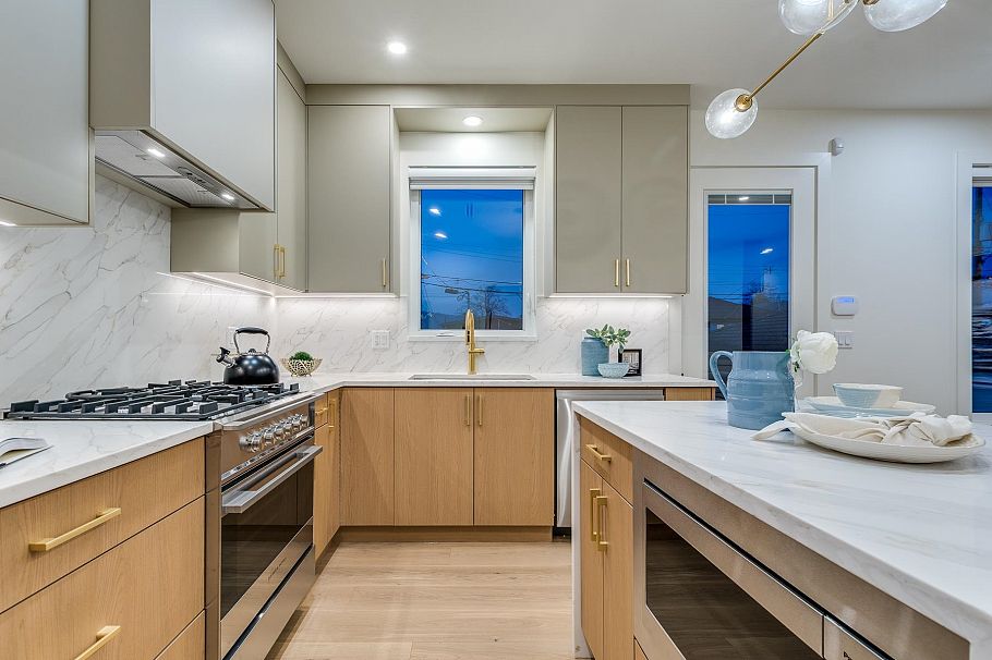 1 2263 E 35th Avenue Vancouver, BC - 9