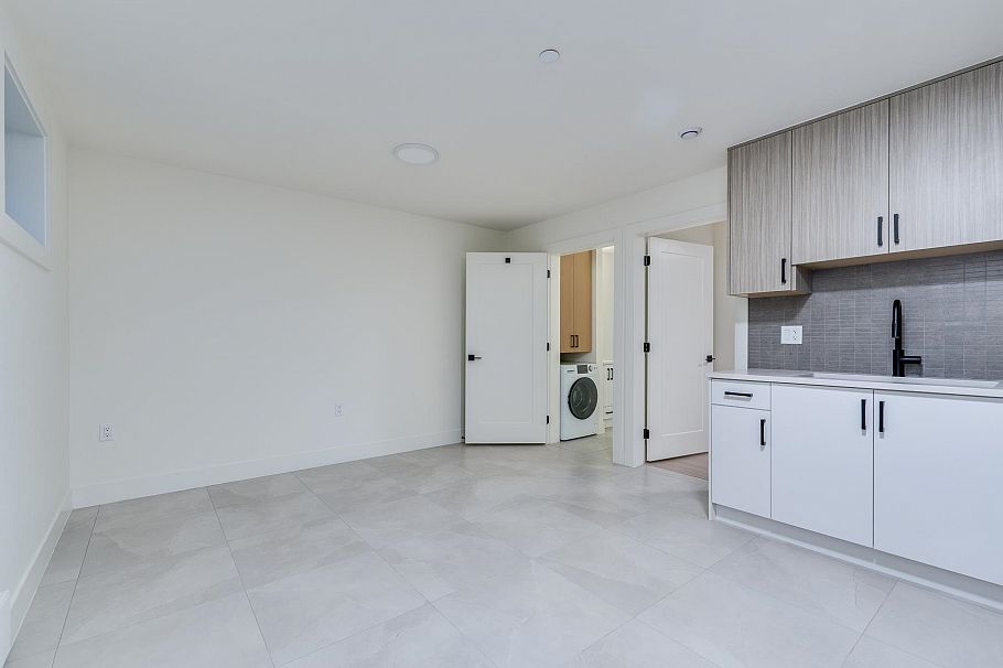 1 2263 E 35th Avenue Vancouver, BC - 22