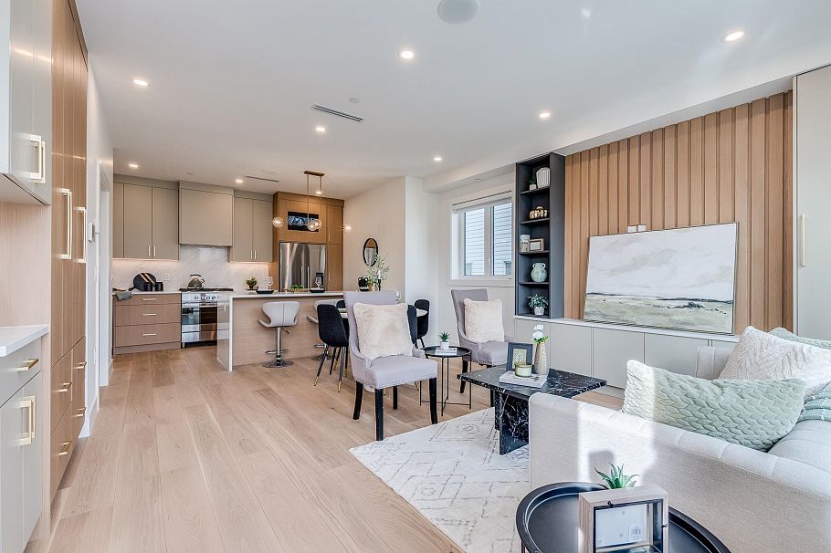 2261 E 35th Avenue Vancouver, BC - 4