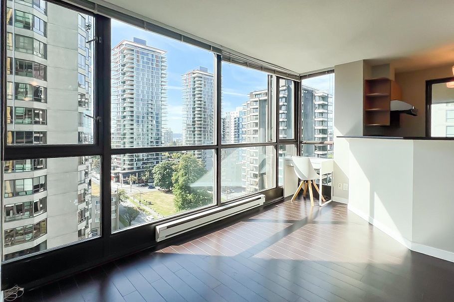 1502 1367 Alberni Street Vancouver, BC - 1