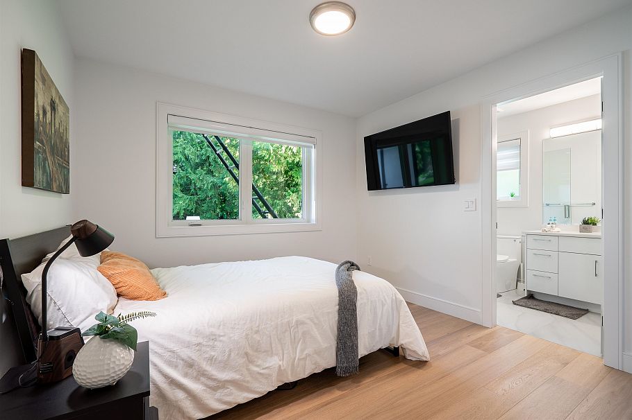 929 Canyon Boulevard North Vancouver, BC - 32