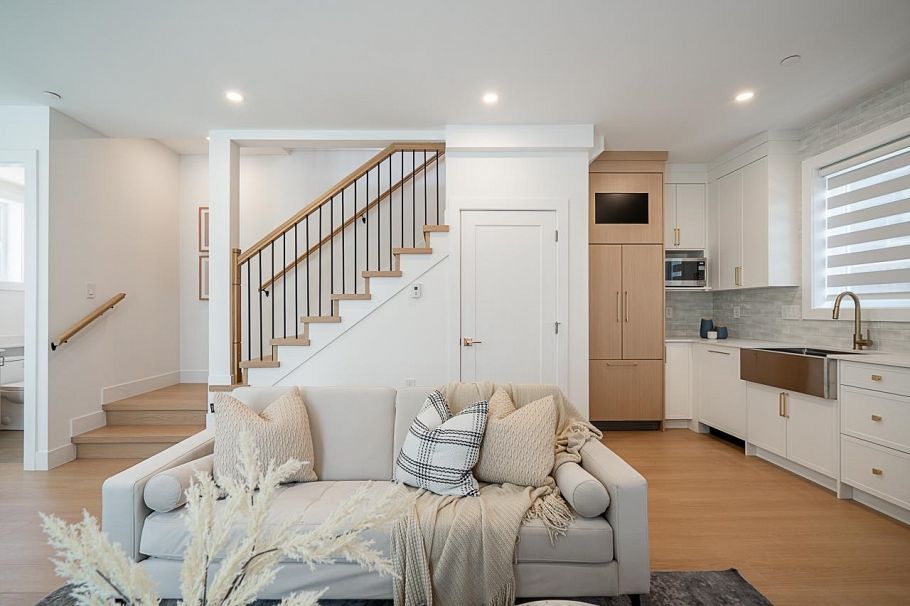 2103 E 33rd Avenue Vancouver, BC - 5