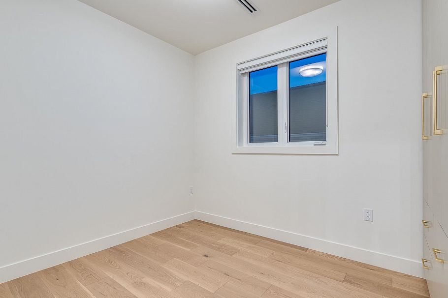 1 2263 E 35th Avenue Vancouver, BC - 20