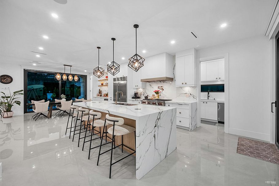 1390 Sutherland Avenue North Vancouver, BC - 11