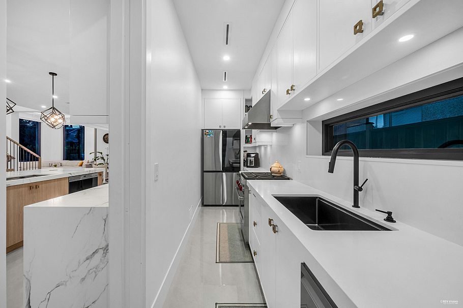 1390 Sutherland Avenue North Vancouver, BC - 13