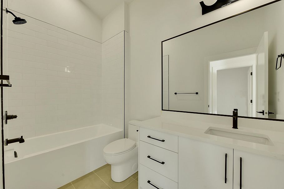 1 1436 E 1st Avenue Vancouver, BC - 16