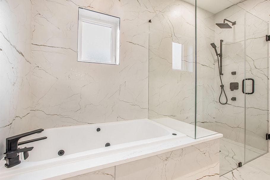 3338 W 14th Avenue Vancouver, BC - 27