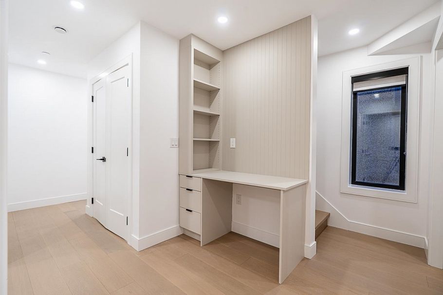 1 2282 E 8th Avenue Vancouver, BC - 11