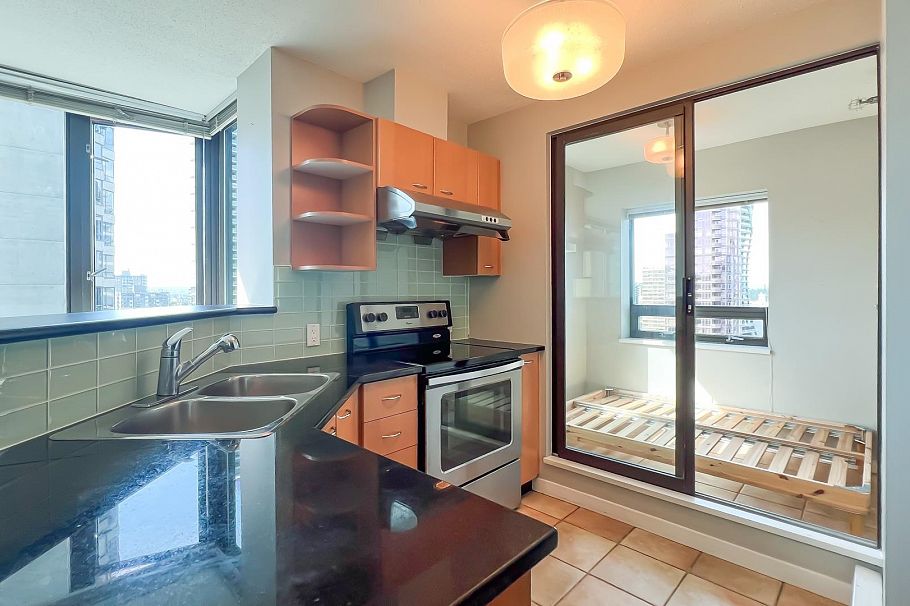 1502 1367 Alberni Street Vancouver, BC - 5