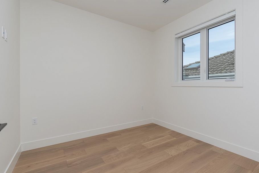 2261 E 35th Avenue Vancouver, BC - 27