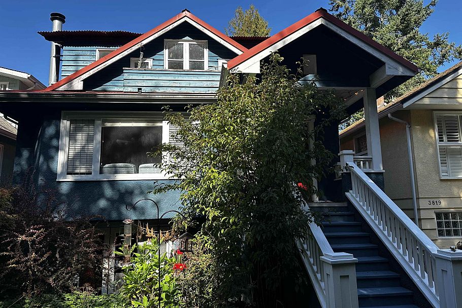 3825 W 31st Avenue Vancouver, BC - 1