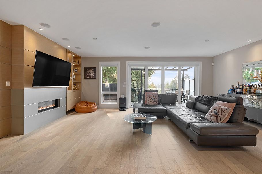 1033 Prospect Avenue North Vancouver, BC - 3