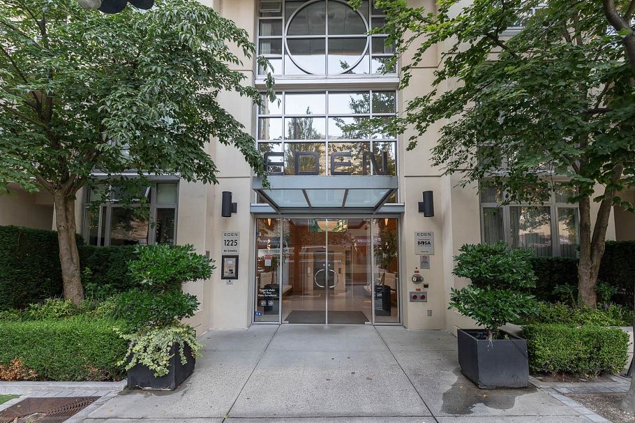 809 1225 Richards Street Vancouver, BC - 2