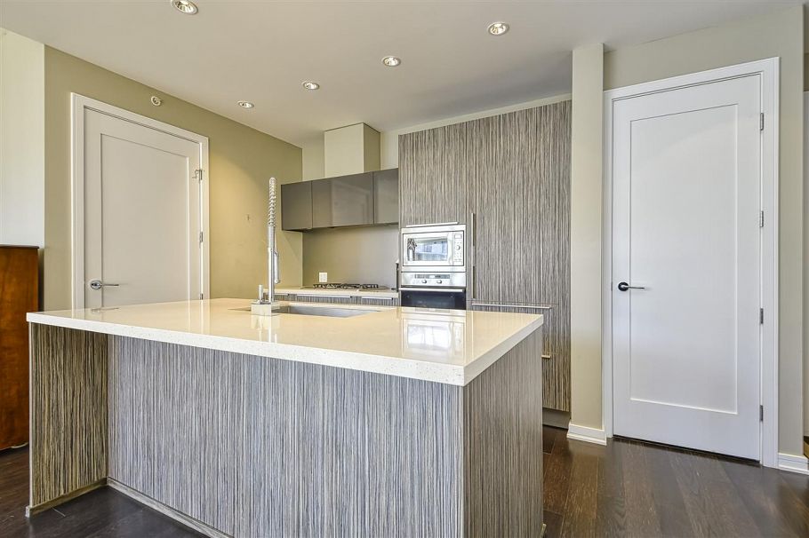 310 1616 Columbia Street Vancouver, BC - 5