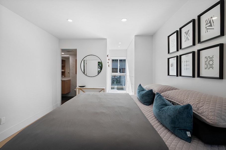 301 1350 Comox Street Vancouver, BC - 16