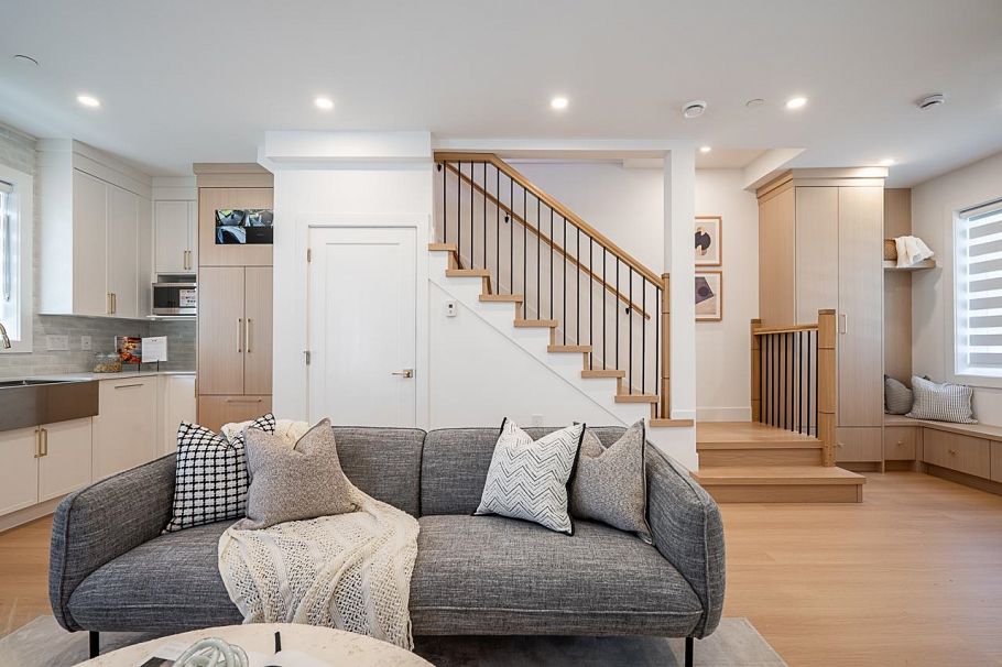 2107 E 33rd Avenue Vancouver, BC - 4