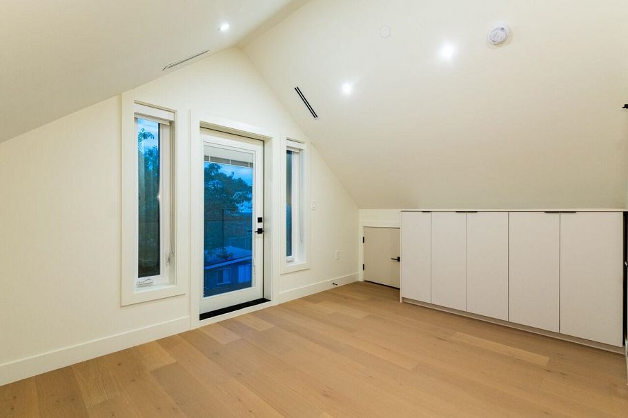 2 773 E 61st Avenue Vancouver, BC - 5