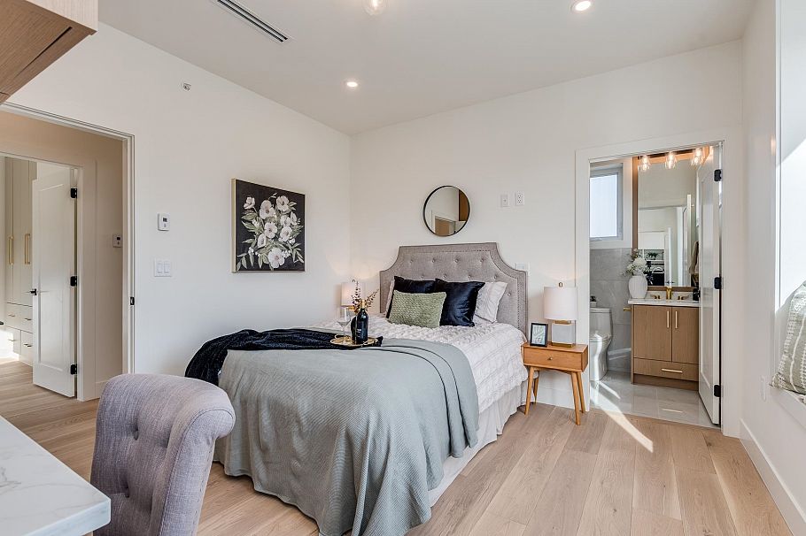 2261 E 35th Avenue Vancouver, BC - 22