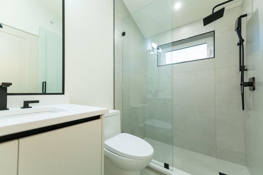 2 773 E 61st Avenue Vancouver, BC - 6