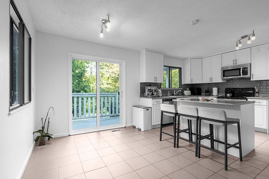 1835 Arborlynn Drive North Vancouver, BC - 11