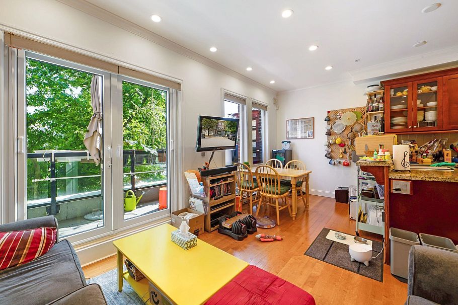 201 75 N Renfrew Street Vancouver, BC - 7