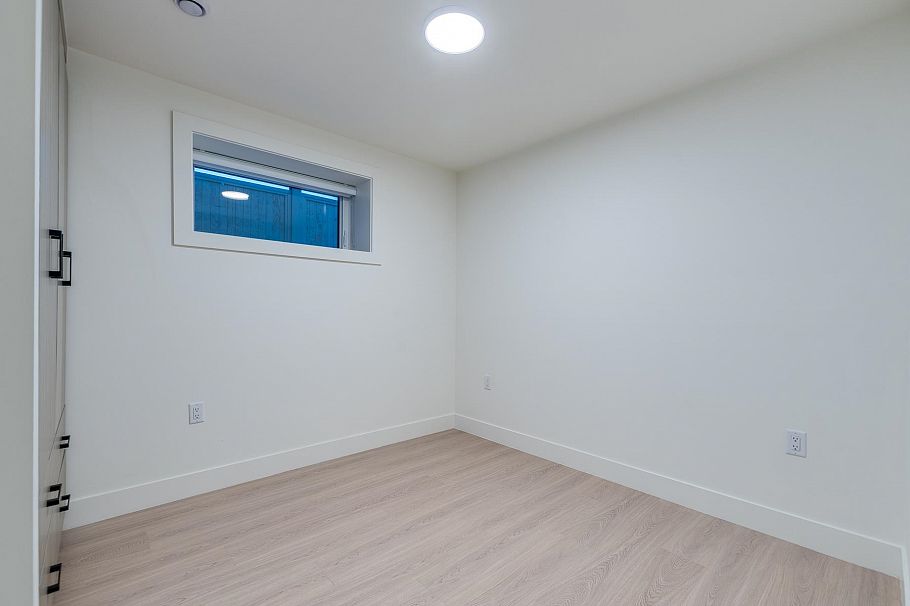 1 2263 E 35th Avenue Vancouver, BC - 25