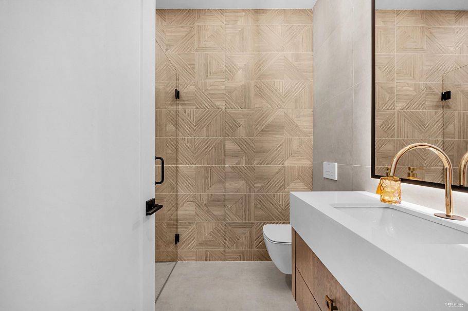 1390 Sutherland Avenue North Vancouver, BC - 15