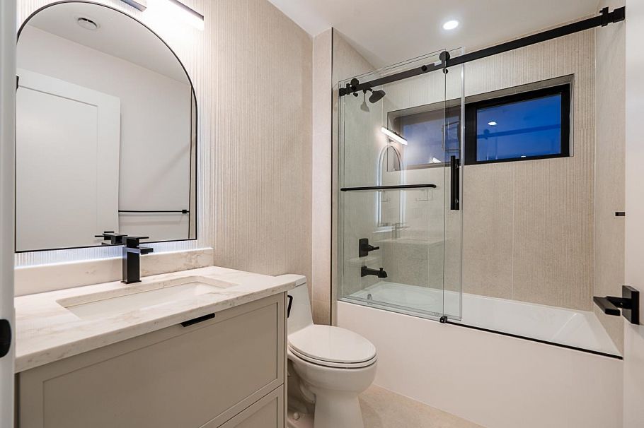 1 2282 E 8th Avenue Vancouver, BC - 16