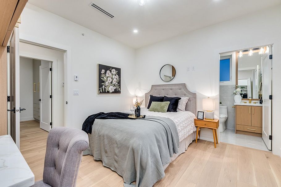 2261 E 35th Avenue Vancouver, BC - 21